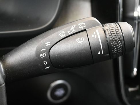 Certified 2025 Volvo XC40 B5 Core image 29