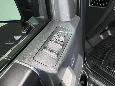 Used 2018 Ford F150 Platinum w/ Equipment Group 701A Luxury AWD/4WD image 11