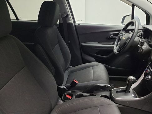 Used 2020 Chevrolet Trax LT FWD image 21