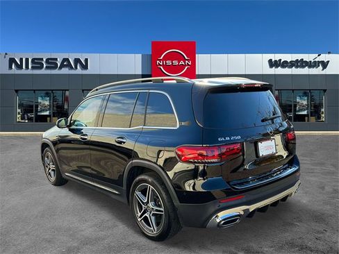 Used 2022 Mercedes-Benz GLB 250 GLB 250 w/ AMG Line image 8