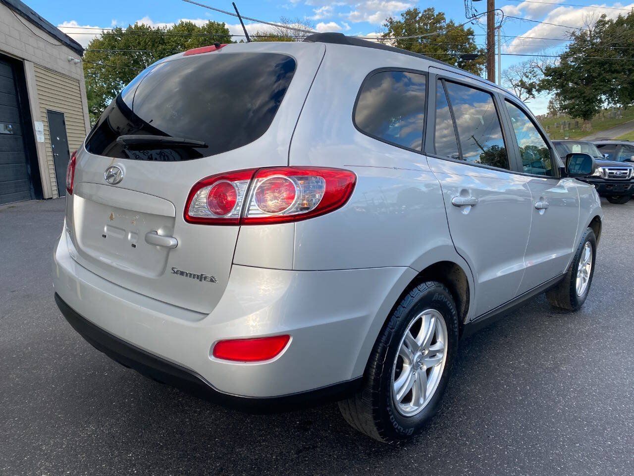 Used 2011 Hyundai Santa Fe GLS FWD image 3