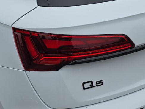 Used 2023 Audi Q5 e Premium Plus w/ Premium Plus Package AWD/4WD image 35