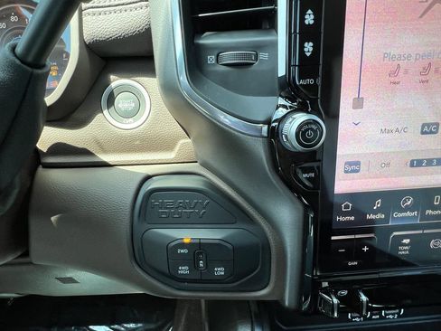 New 2026 RAM 3500 Laramie AWD/4WD image 25