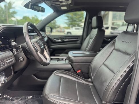 Used 2022 GMC Yukon XL Denali AWD/4WD image 16