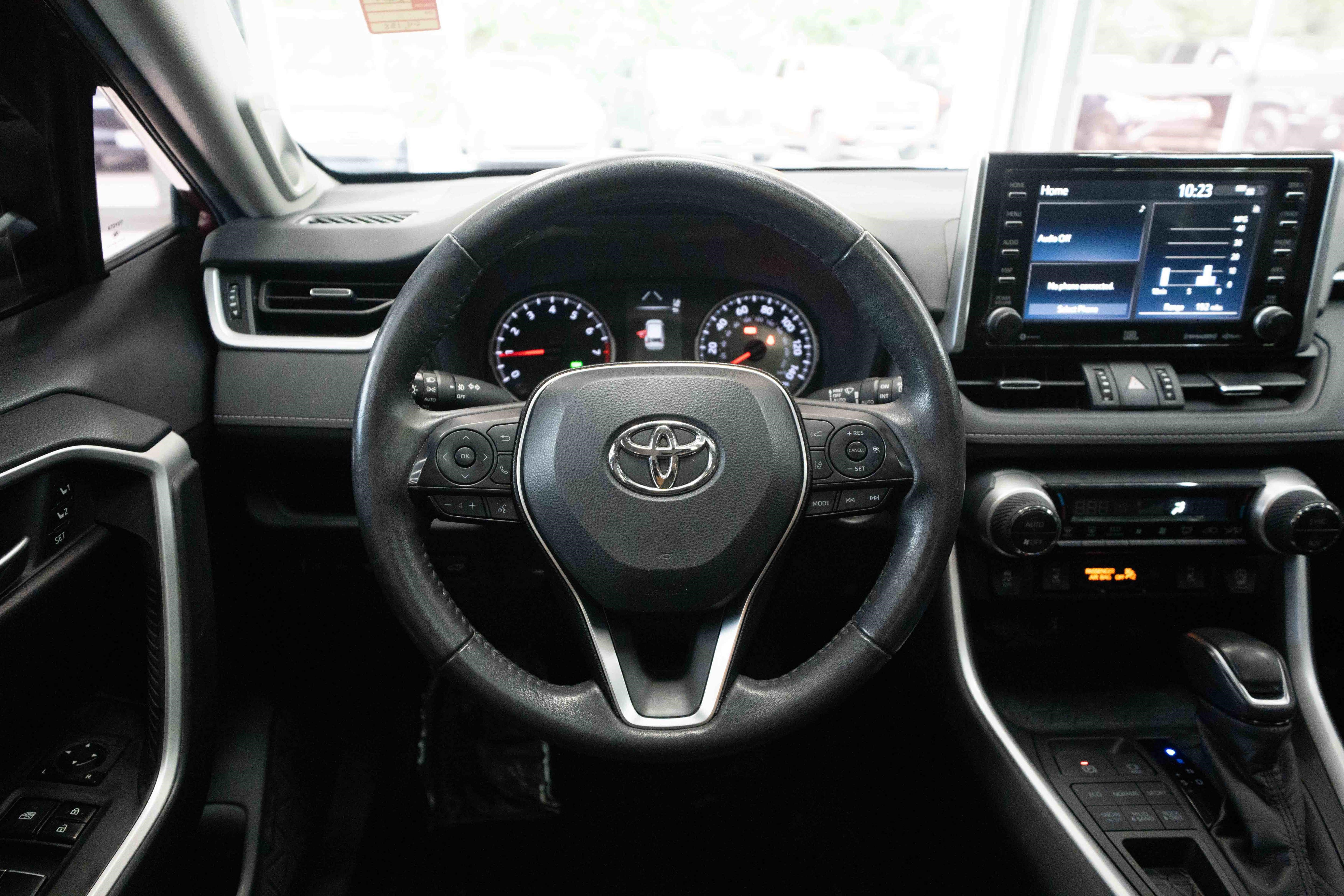 Used 2020 Toyota RAV4 XLE Premium AWD/4WD image 21