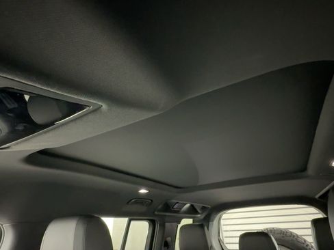 Used 2023 Land Rover Defender 110 S image 15