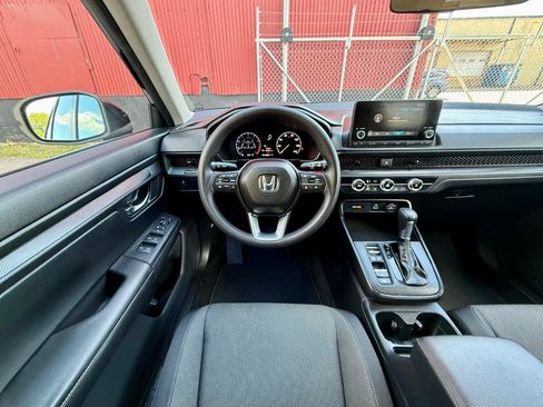 Used 2025 Honda CR-V LX image 16