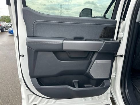 Used 2025 Ford F250 Lariat w/ Chrome Package AWD/4WD image 16