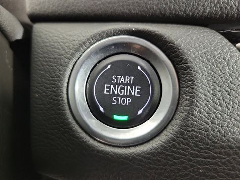 Certified 2025 Cadillac XT4 Premium Luxury image 30