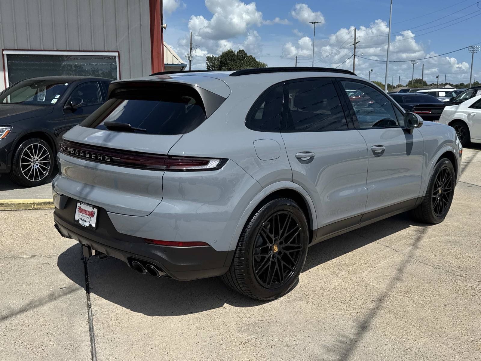 Used 2024 Porsche Cayenne AWD/4WD image 7