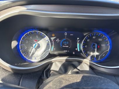 Used 2020 Chrysler Pacifica Touring-L w/ Advanced Safetytec Group