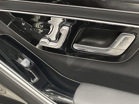 Certified 2022 Mercedes-Benz S 500 4MATIC image 18