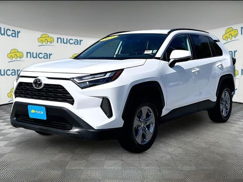 Used 2025 Toyota RAV4 XLE AWD/4WD image 3