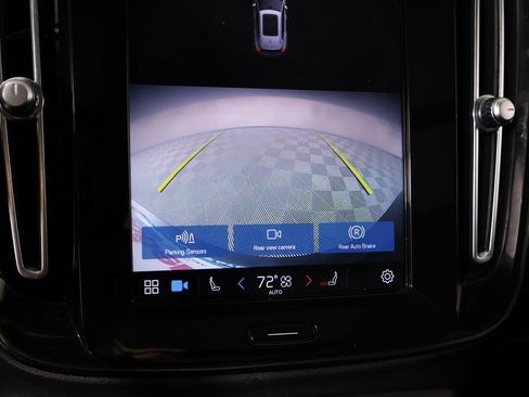 Used 2023 Volvo XC40 B4 Plus image 6