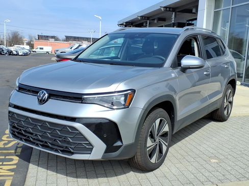 New 2026 Volkswagen Taos SE AWD/4WD image 3