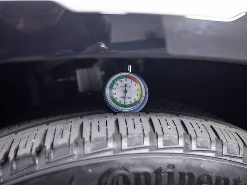 Used 2024 Land Rover Defender 110 X-Dynamic SE AWD/4WD image 30