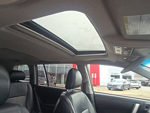 Used 2012 Toyota Highlander SE w/ Tow Pkg image 23