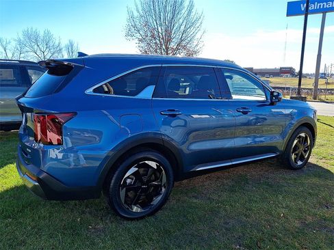 Certified 2025 Kia Sorento EX w/ EX Panoramic Sunroof Package image 18