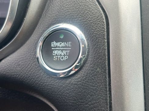 Used 2017 Ford Fusion SE w/ Fusion SE Technology Package FWD image 18