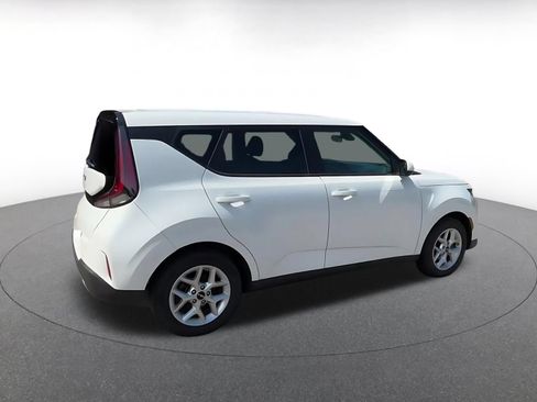 Used 2025 Kia Soul LX w/ LX Technology Package FWD image 14