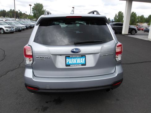 Used 2018 Subaru Forester 2.5i Touring AWD/4WD image 4