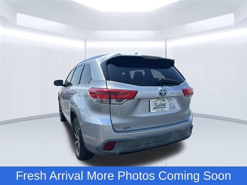 Used 2019 Toyota Highlander XLE AWD/4WD image 4