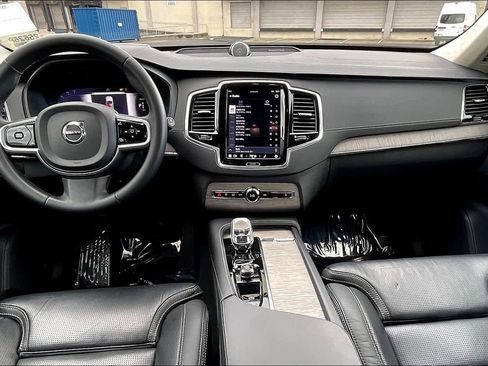 Used 2023 Volvo XC90 T8 Ultimate w/ Lounge Package image 18
