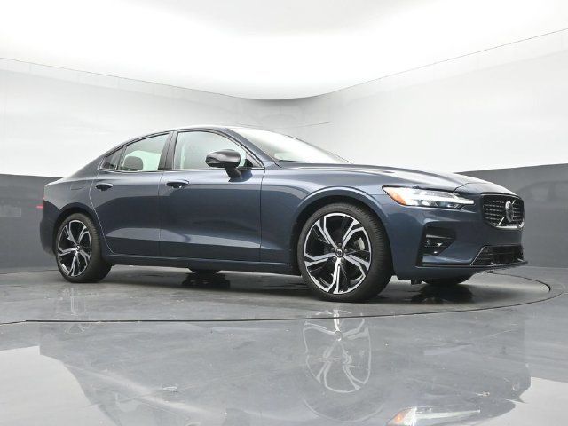 Used 2020 Volvo S60 T5 Momentum FWD image 10