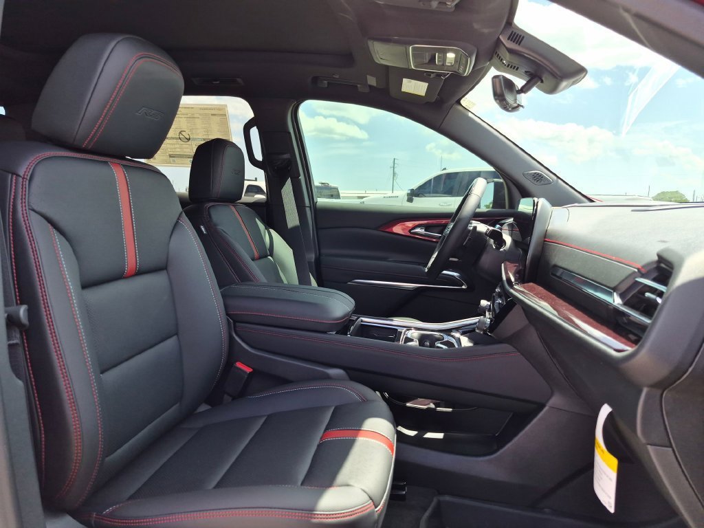 New 2026 Chevrolet Traverse RS w/ LPO, Floor Liner Package FWD image 31