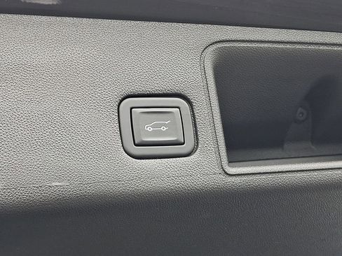 Certified 2023 GMC Terrain SLT w/ Tech Package FWD image 32