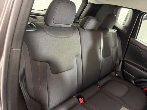 Used 2017 Jeep Renegade Trailhawk image 24