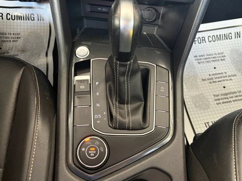 Used 2021 Volkswagen Tiguan SE AWD/4WD image 27