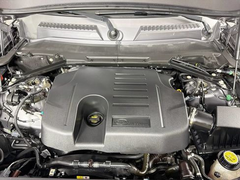 Certified 2020 Land Rover Defender 110 SE AWD/4WD image 32