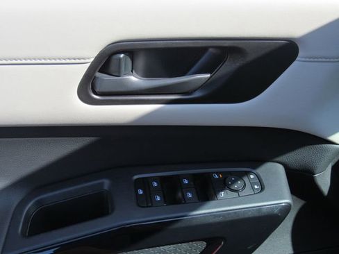 Used 2024 Nissan Pathfinder SV FWD image 21