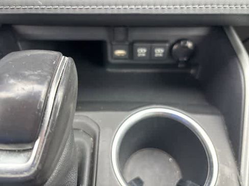 Used 2020 Toyota Highlander XLE image 18