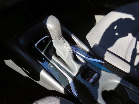 Used 2020 Toyota Corolla LE w/ LE Premium Package image 26