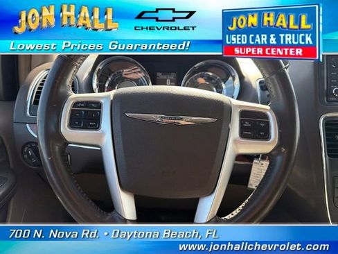Used 2014 Chrysler Town & Country Touring image 24