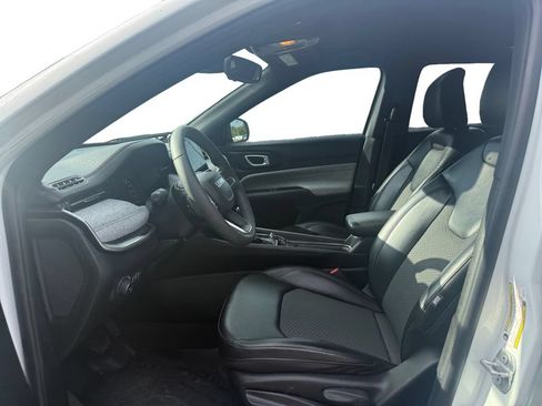 Used 2023 Jeep Compass Latitude AWD/4WD image 9