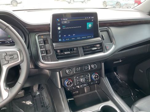 Used 2022 Chevrolet Suburban Z71 w/ Z71 Off-Road Package AWD/4WD image 32