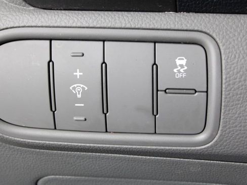 Used 2017 Kia Forte LX image 21