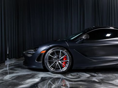 Used 2018 McLaren 720S RWD image 15