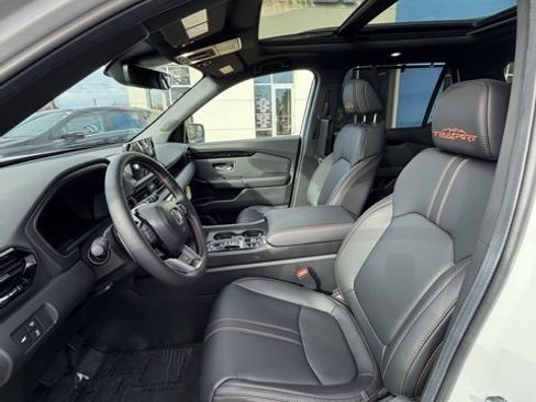 New 2025 Honda Pilot TrailSport image 4