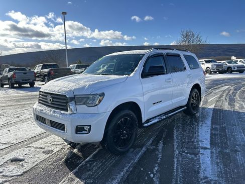 Used 2018 Toyota Sequoia TRD Sport image 3