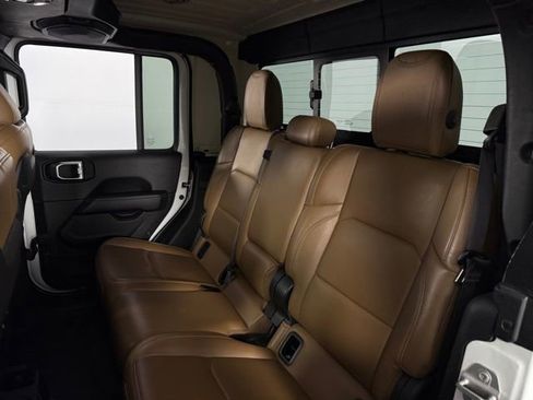 Used 2021 Jeep Gladiator Rubicon image 16