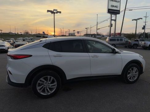 Used 2024 Buick Envista Preferred w/ Convenience I Package image 10