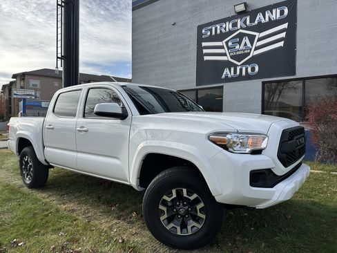 Used 2022 Toyota Tacoma SR image 1