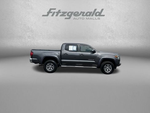 Used 2018 Toyota Tacoma SR5 RWD image 8