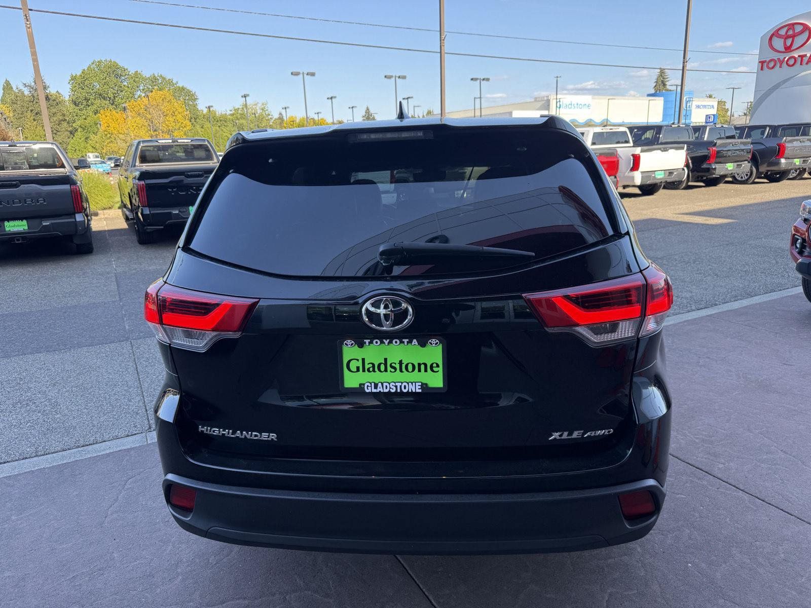 Used 2018 Toyota Highlander XLE AWD/4WD image 5