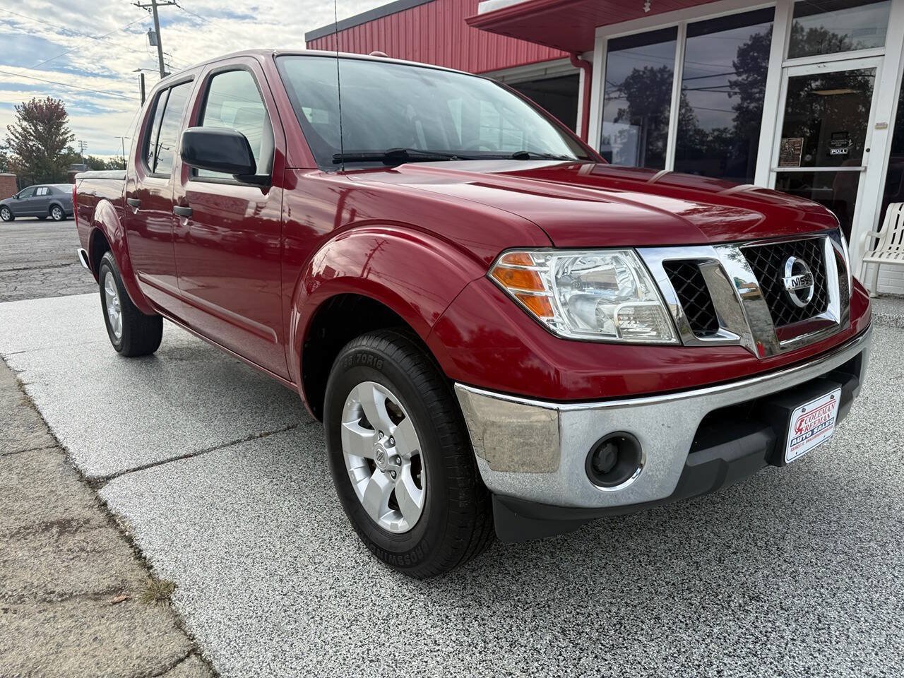 Used 2011 Nissan Frontier SV w/ SV Premium Utility Pkg RWD image 2