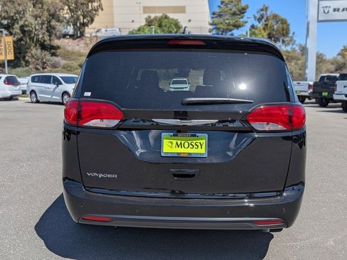 Used 2026 Chrysler Voyager LX image 4